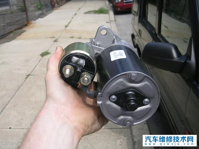 起动机是怎么工作的？起动机如何带动发动机的？