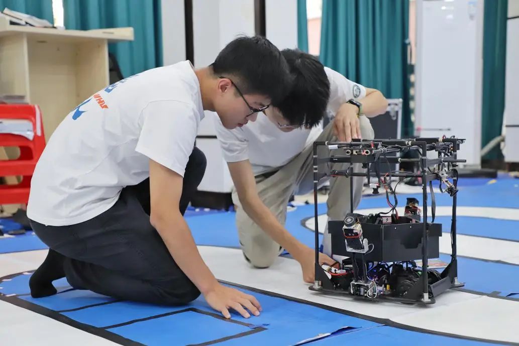 恩智浦智能车大赛报道_武汉大学智能车队 第十九届全国大学生智能汽车竞赛 武汉大学智能车队获奖情况