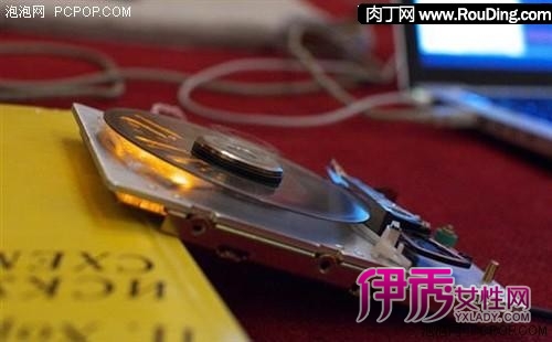 废旧硬盘改造DIY_硬盘创意手工制作_硬盘盘片材质