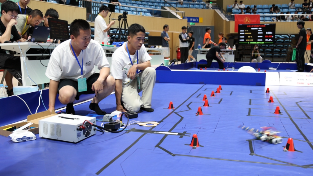 全国大学生智能汽车竞赛_强军战车团队_恩智浦智能车大赛报道