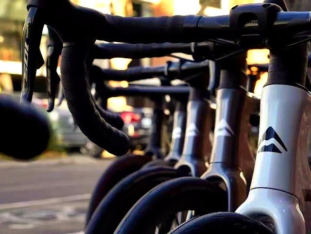 瑞克多系列2025年款全解读:为速度而生的顶级至入门车型推荐-有驾