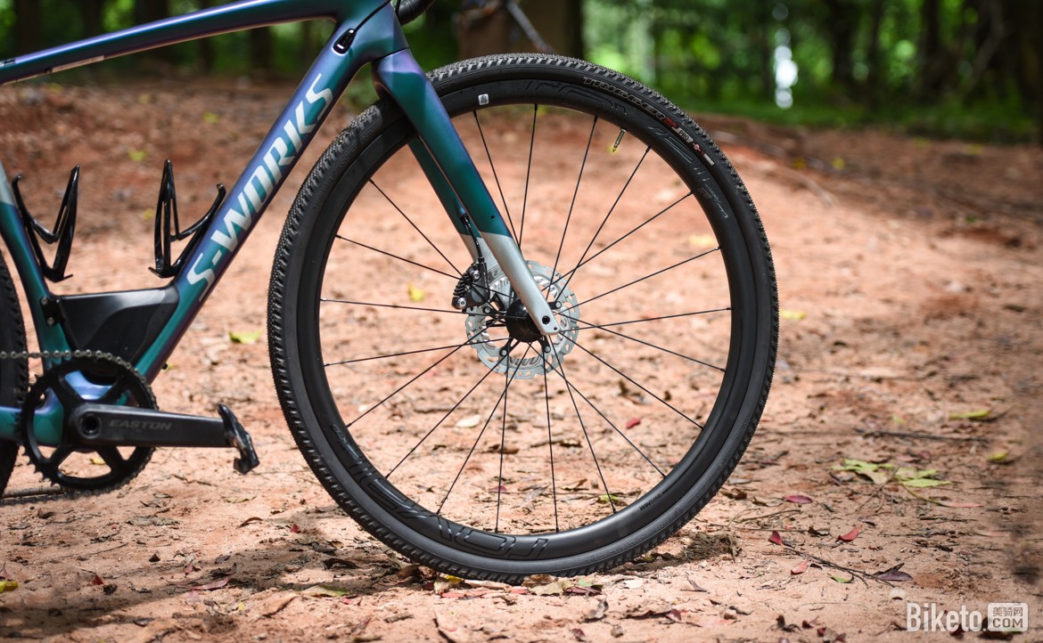 全地形公路车Gravel Bike S-Works Diverge涂装变色龙漆面工艺_全地形公路车Gravel Bike S-Works Diverge Future Shock减震器渐进式弹簧_rockshox xc32