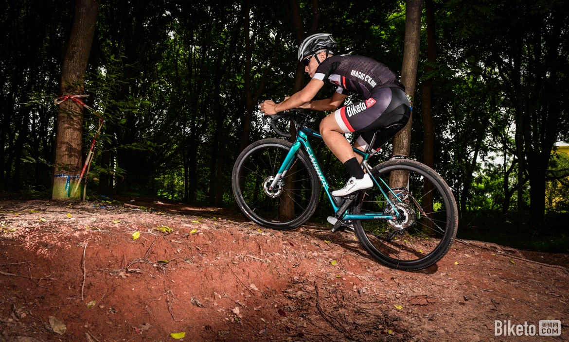 rockshox xc32_全地形公路车Gravel Bike S-Works Diverge Future Shock减震器渐进式弹簧_全地形公路车Gravel Bike S-Works Diverge涂装变色龙漆面工艺