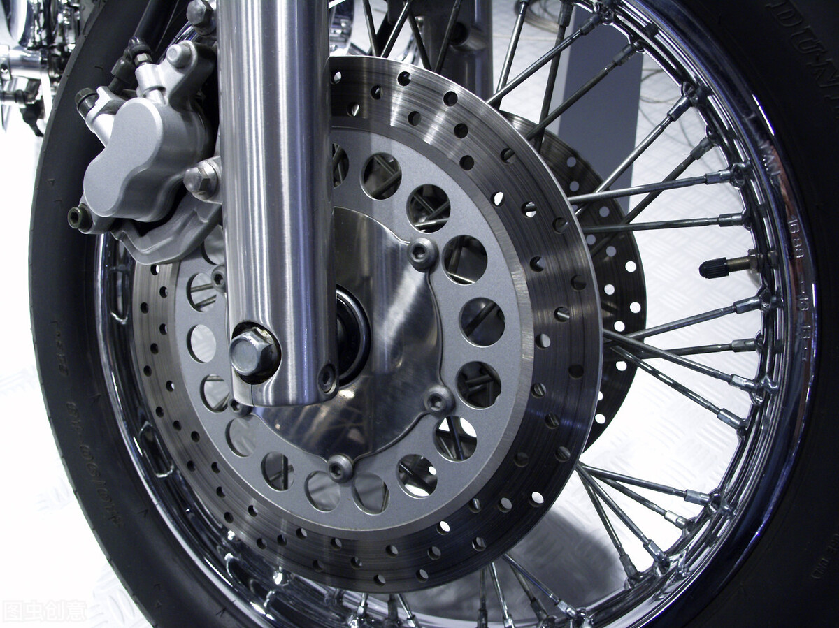 碟刹和鼓刹的区别_盘刹和鼓刹哪个更安全_电动车碟刹鼓刹哪个更安全