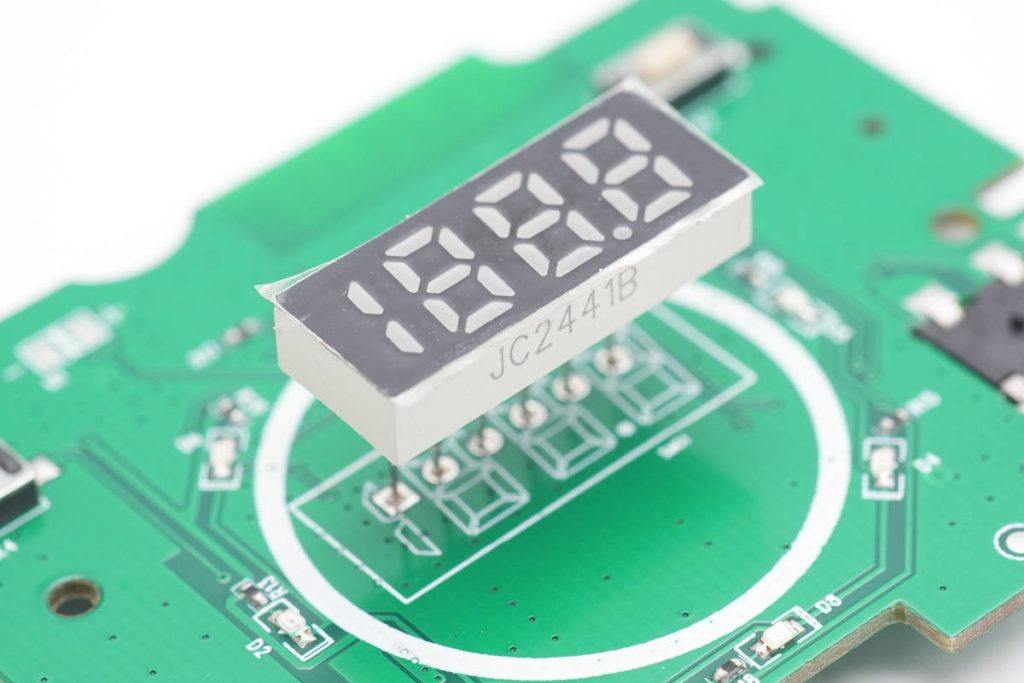 机乐堂车载蓝牙发射器拆解_智能蓝牙gps定位车充_机乐堂带线款多端口车载蓝牙发射器