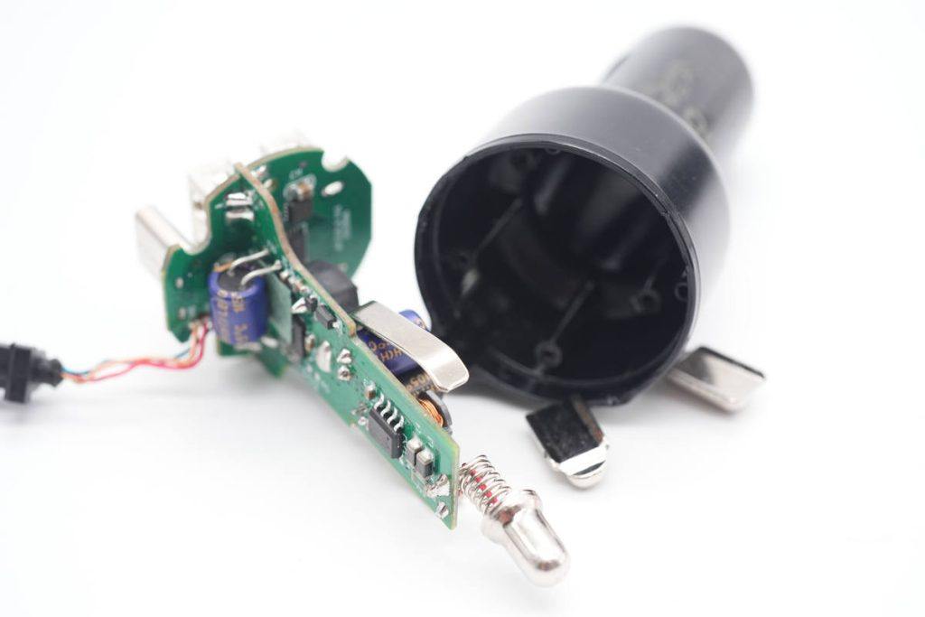 机乐堂车载蓝牙发射器拆解_智能蓝牙gps定位车充_机乐堂带线款多端口车载蓝牙发射器