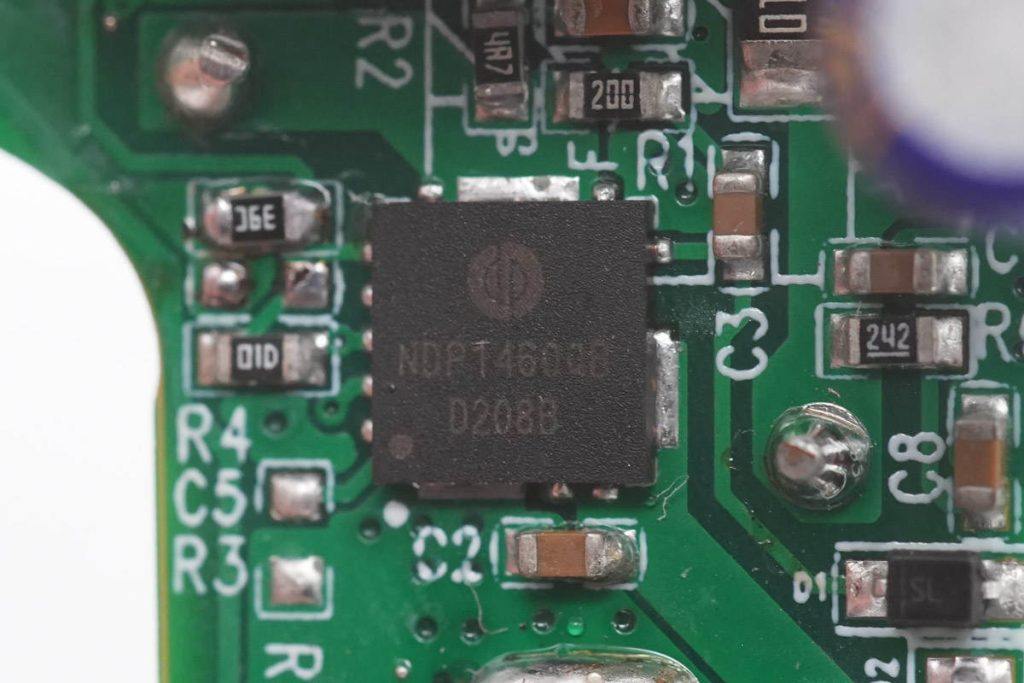 机乐堂带线款多端口车载蓝牙发射器_机乐堂车载蓝牙发射器拆解_智能蓝牙gps定位车充