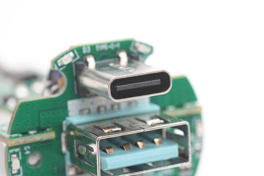 机乐堂车载蓝牙发射器拆解_智能蓝牙gps定位车充_机乐堂带线款多端口车载蓝牙发射器