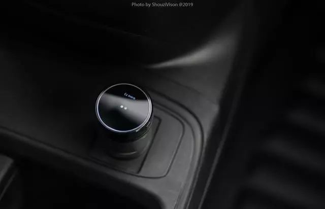 智能手势控制蓝牙快充_车内多设备快充解决方案_智能蓝牙gps定位车充