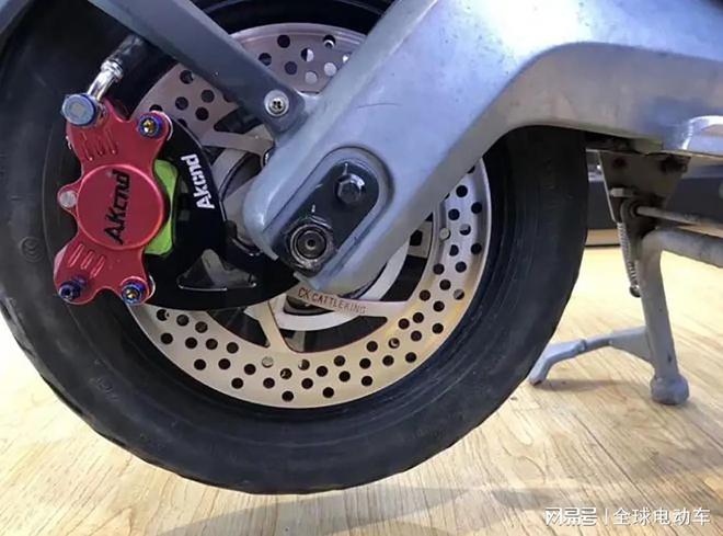 前后碟刹对比分析_鼓刹好还是碟刹好_电动车刹车碟刹鼓刹选择