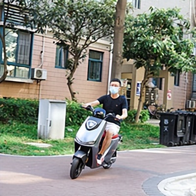 新国标电动车参数对比_博世电机和雅迪电机哪个好_绿源K5电动车选购