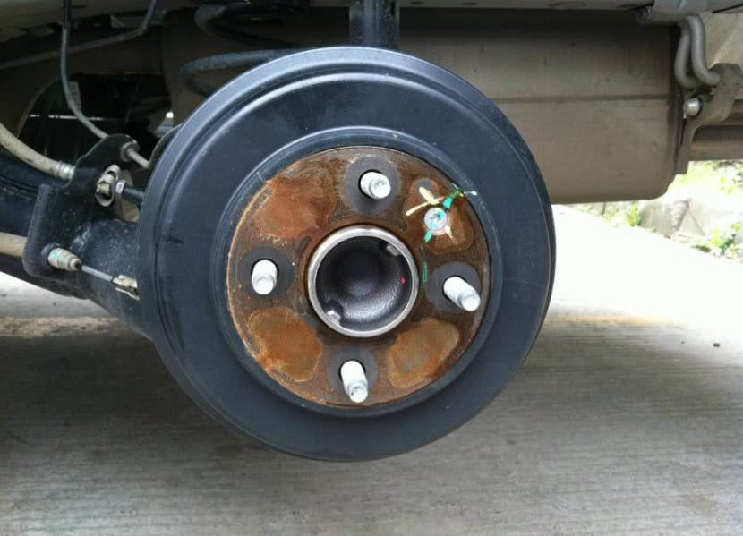 碟刹比鼓刹更强吗?为啥私家车追求碟刹,可大货车却只用鼓刹