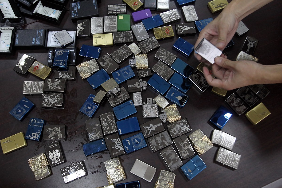 zippo打火机玩法入门_Zippo工业美学设计差异_Zippo盔甲机与常规机对比