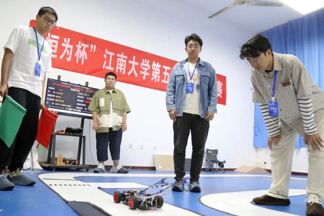 飞思卡尔智能车大赛_全国大学生智能汽车竞赛 江南大学 智能车俱乐部