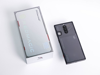 上手评测电竞旗舰红魔8S Pro+，其呈现高能进化态势，着重突出专门主打全方位全能体验的特点 。